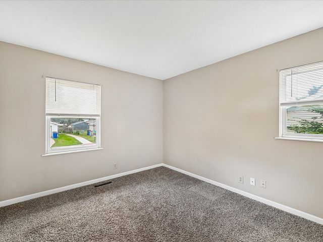 6601 Arbor Lane NE, Cedar Rapids, IA 52402