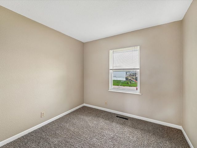 6601 Arbor Lane NE, Cedar Rapids, IA 52402