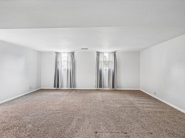 6601 Arbor Lane NE, Cedar Rapids, IA 52402