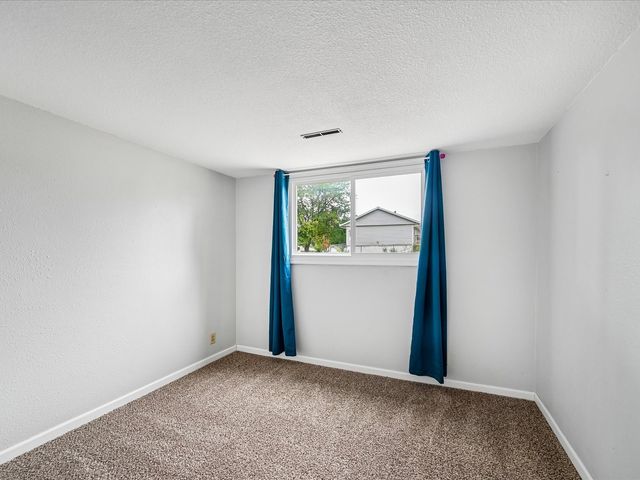 6601 Arbor Lane NE, Cedar Rapids, IA 52402