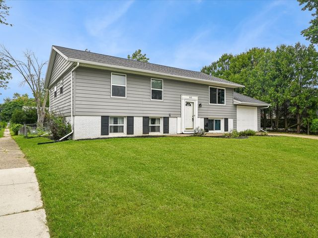 6601 Arbor Lane NE, Cedar Rapids, IA 52402