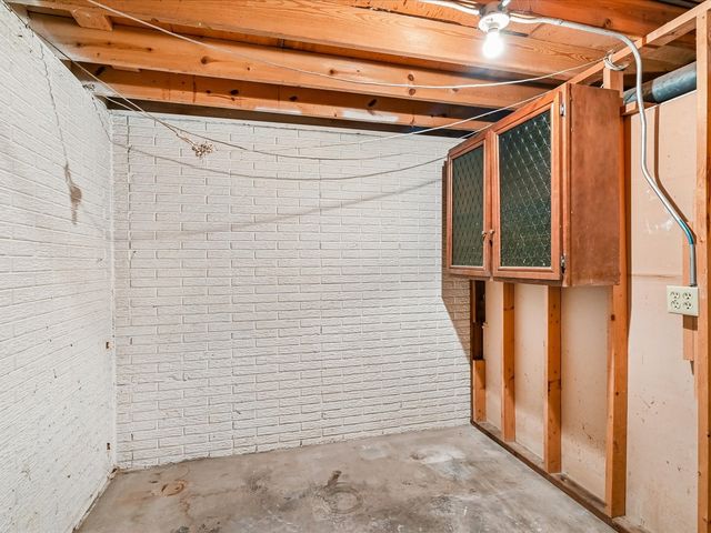 6601 Arbor Lane NE, Cedar Rapids, IA 52402