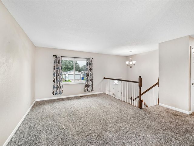 6601 Arbor Lane NE, Cedar Rapids, IA 52402