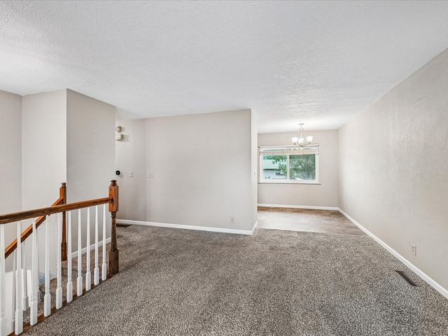6601 Arbor Lane NE, Cedar Rapids, IA 52402