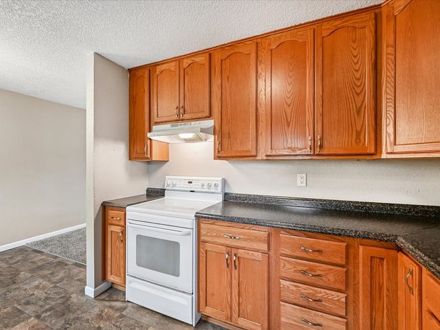 6601 Arbor Lane NE, Cedar Rapids, IA 52402