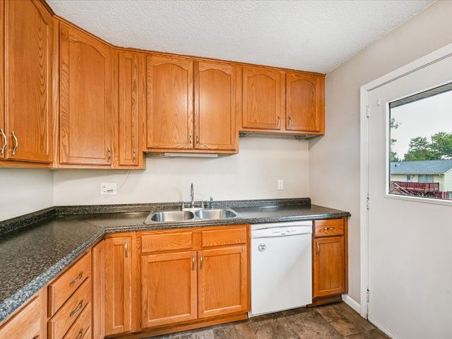 6601 Arbor Lane NE, Cedar Rapids, IA 52402