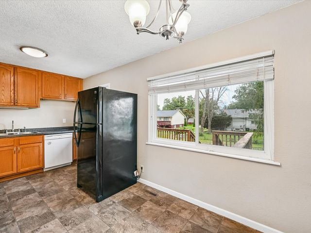 6601 Arbor Lane NE, Cedar Rapids, IA 52402