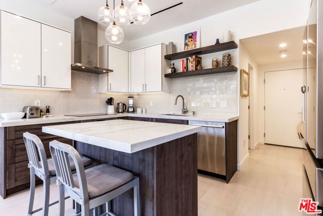 838 N Doheny Drive 203, West Hollywood, CA 90069
