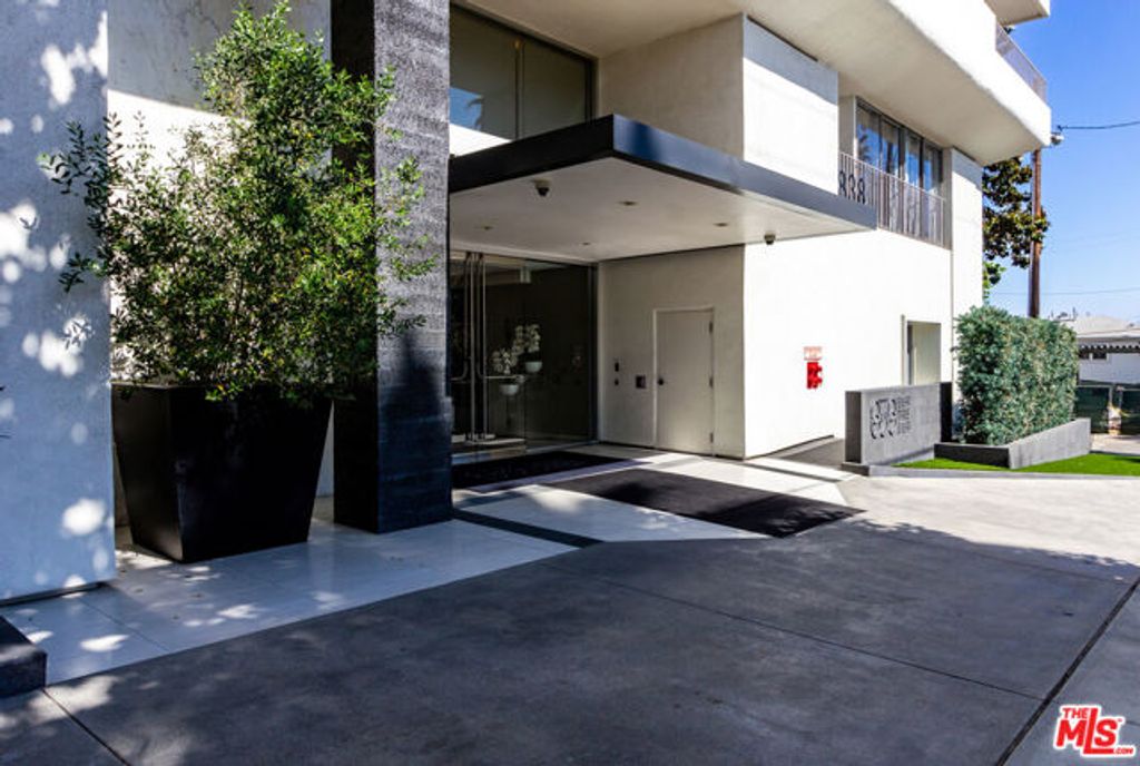 838 N Doheny Drive 203, West Hollywood, CA 90069