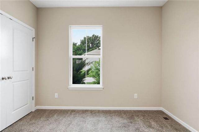 21803 Southcreek Road, Peculiar, MO 64078