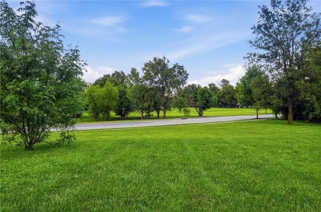 21803 Southcreek Road, Peculiar, MO 64078