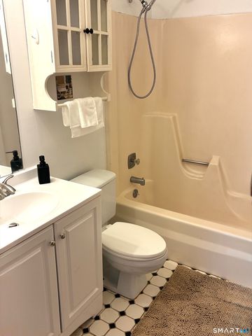 175 Mill Pond Road 201, Hamden, CT 06514