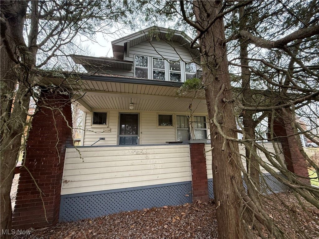 1389 Holland Avenue, Youngstown, OH 44505