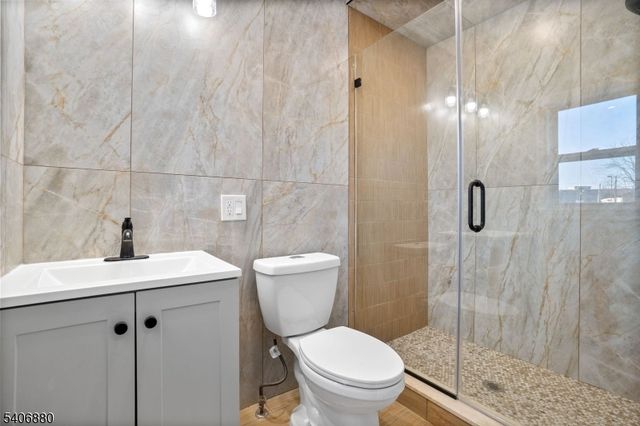 16 Sayre St, Elizabeth City, NJ 07208