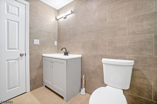 16 Sayre St, Elizabeth City, NJ 07208