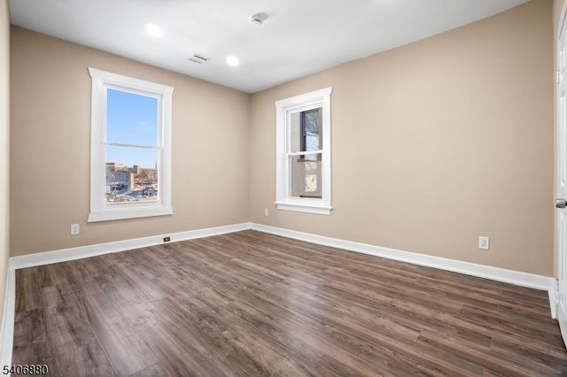 16 Sayre St, Elizabeth City, NJ 07208