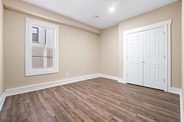 16 Sayre St, Elizabeth City, NJ 07208