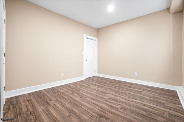 16 Sayre St, Elizabeth City, NJ 07208