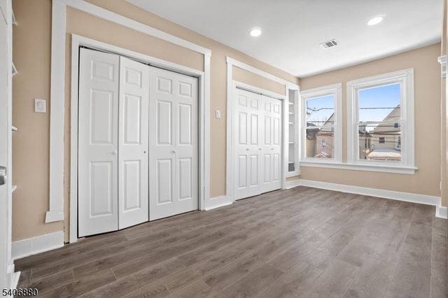 16 Sayre St, Elizabeth City, NJ 07208