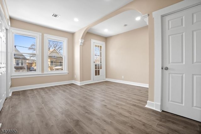 16 Sayre St, Elizabeth City, NJ 07208