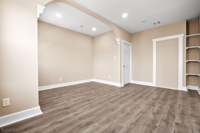 16 Sayre St, Elizabeth City, NJ 07208