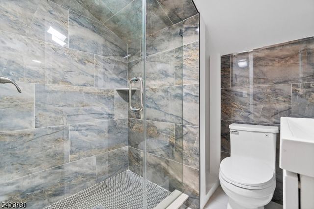 16 Sayre St, Elizabeth City, NJ 07208