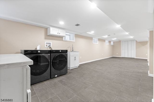 16 Sayre St, Elizabeth City, NJ 07208