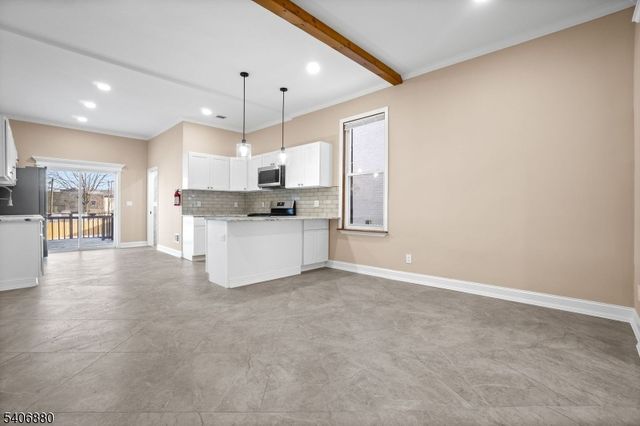 16 Sayre St, Elizabeth City, NJ 07208