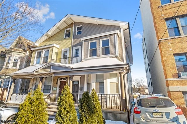16 Sayre St, Elizabeth City, NJ 07208