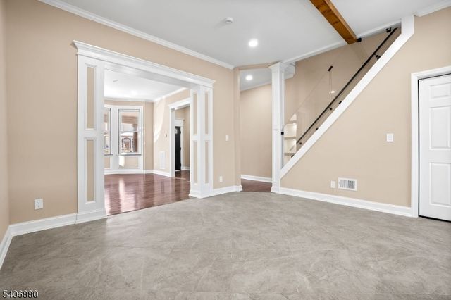 16 Sayre St, Elizabeth City, NJ 07208