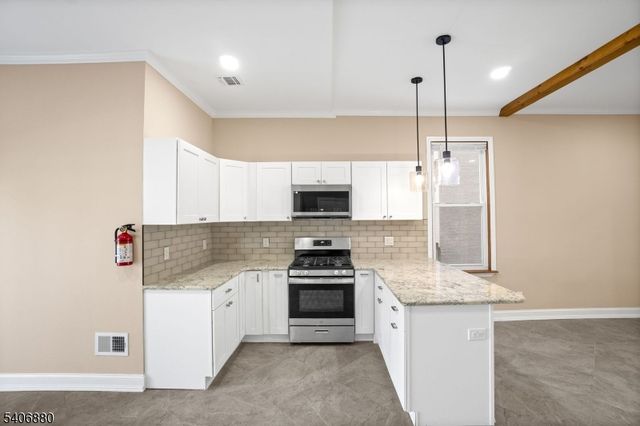 16 Sayre St, Elizabeth City, NJ 07208