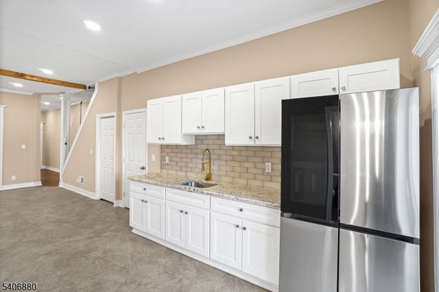 16 Sayre St, Elizabeth City, NJ 07208