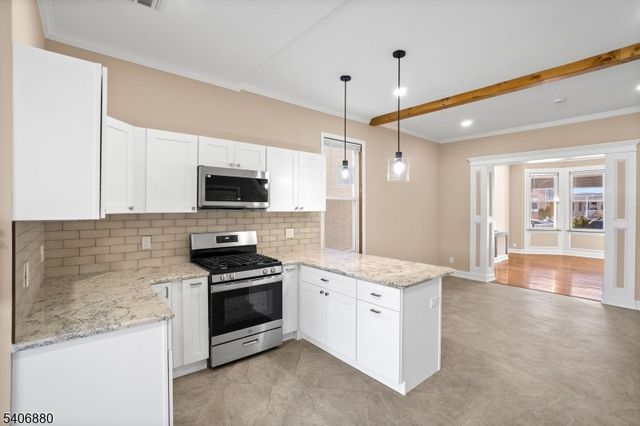 16 Sayre St, Elizabeth City, NJ 07208