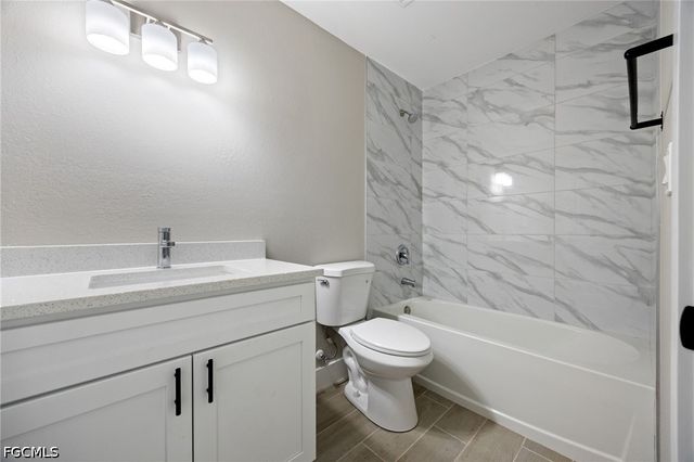 2802 NW 3rd PL, Cape Coral, FL 33993