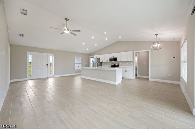 2802 NW 3rd PL, Cape Coral, FL 33993
