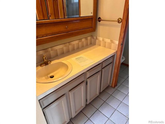 3331 Lakeview Circle, Longmont, CO 80503