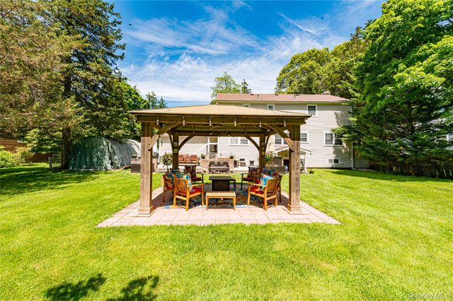 3 Thompson Hill Road, Saint James, NY 11780