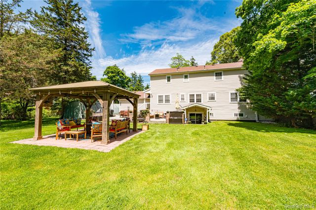 3 Thompson Hill Road, Saint James, NY 11780