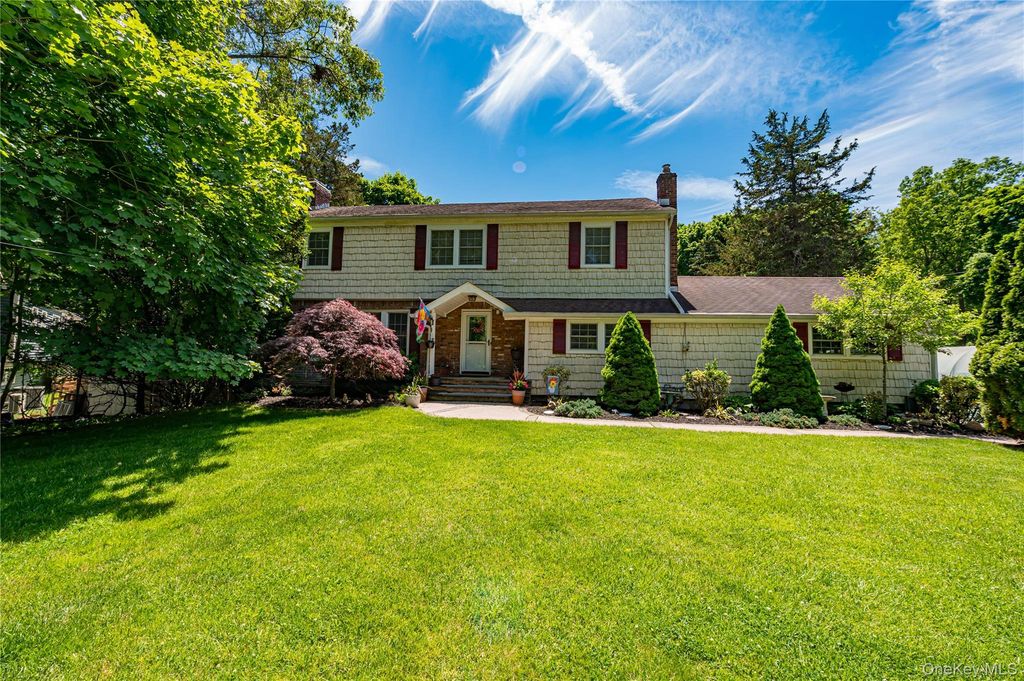 3 Thompson Hill Road, Saint James, NY 11780