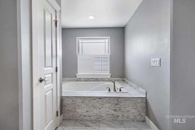 3847 N Glasswing Dr, Filer, ID 83328
