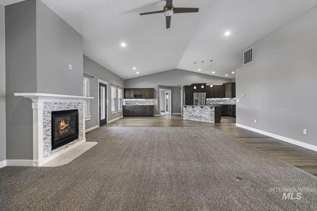 3847 N Glasswing Dr, Filer, ID 83328