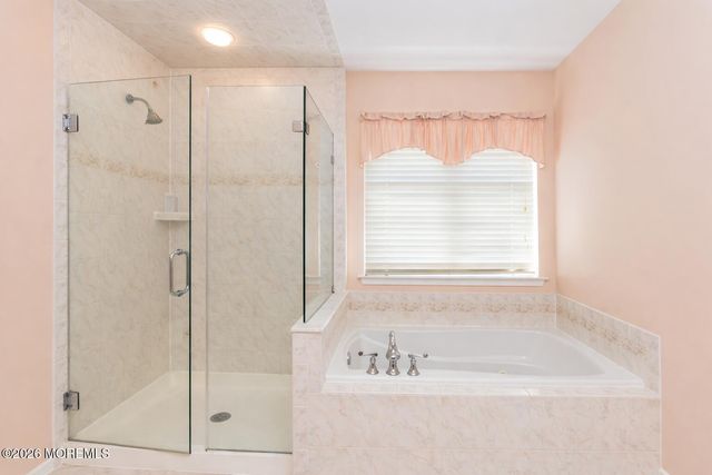 11 Ivy Hill Road, Lakewood, NJ 08701