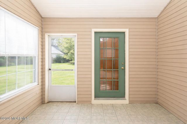 11 Ivy Hill Road, Lakewood, NJ 08701