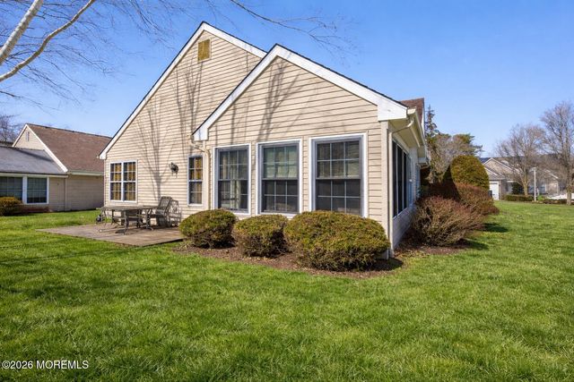11 Ivy Hill Road, Lakewood, NJ 08701