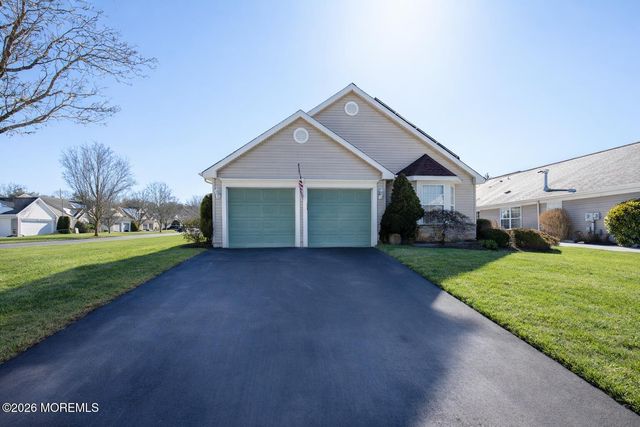 11 Ivy Hill Road, Lakewood, NJ 08701
