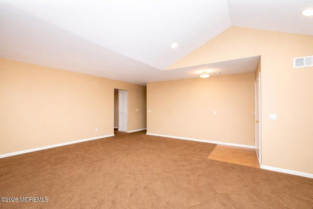 11 Ivy Hill Road, Lakewood, NJ 08701