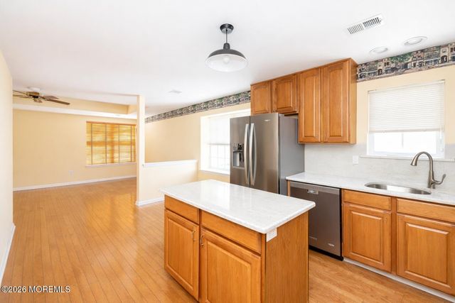 11 Ivy Hill Road, Lakewood, NJ 08701