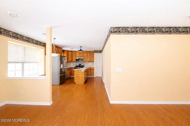 11 Ivy Hill Road, Lakewood, NJ 08701