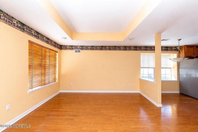 11 Ivy Hill Road, Lakewood, NJ 08701