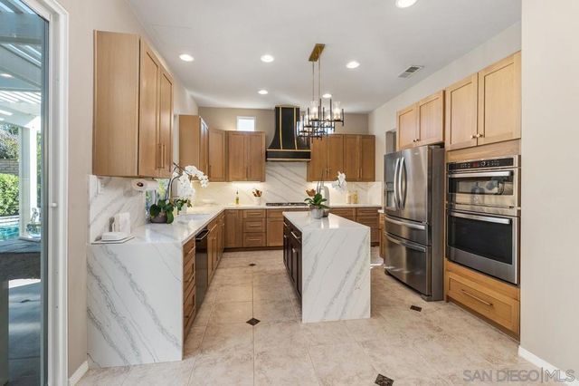 4972 Manor Ridge Ln, San Diego, CA 92130